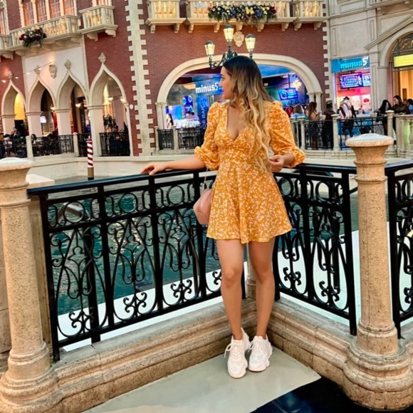 Yellow Ditsy Floral Print Mini Dress V-Neck Ties 3/4 Puff Sleeve Fit & Flare - Picture 11 of 11